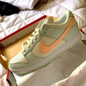 Nike Dunk Barely Green